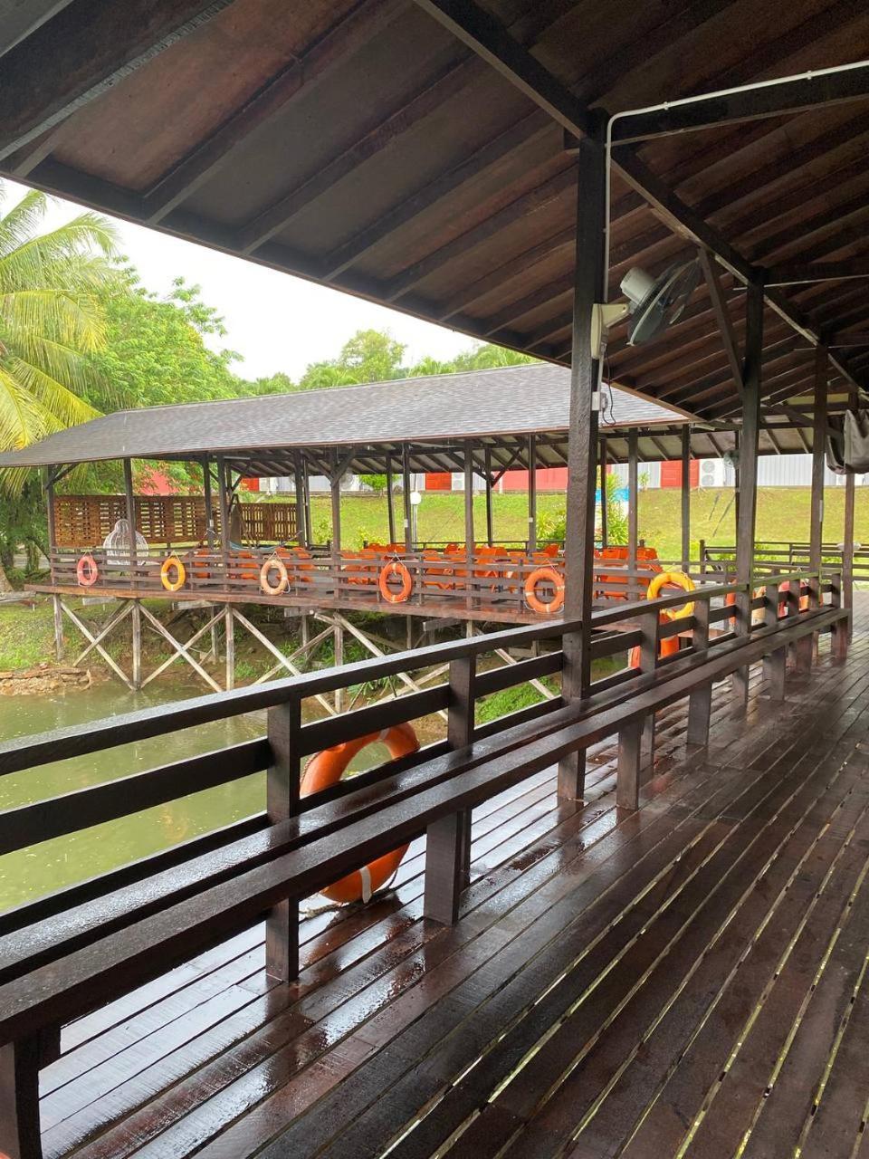 Hotel Putra Sentosa Retreat Camp, Sematan Exteriér fotografie